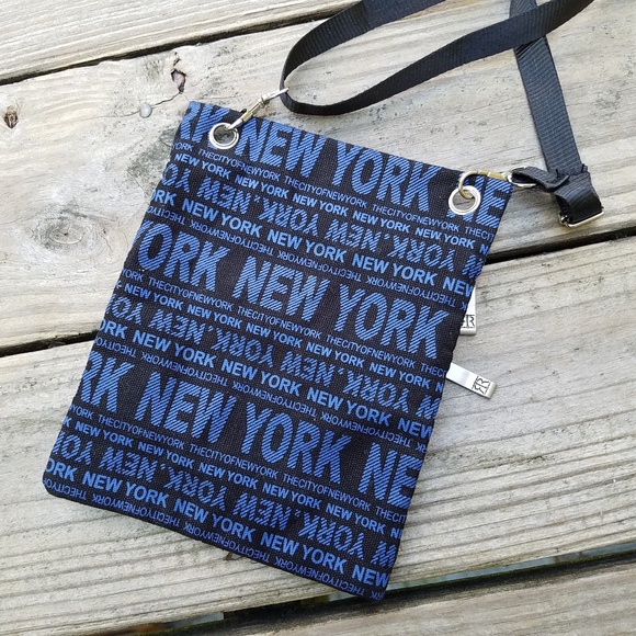 Robin Ruth New York crossbody purse - Picture 3 of 5